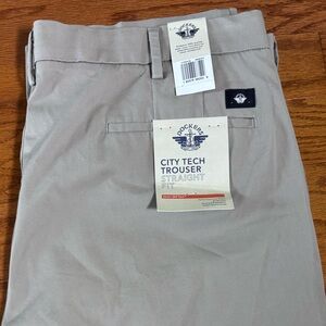 Dockers khakis city trouser straight fit size 40x30 NWT